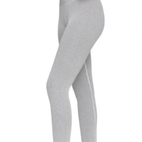 Good American| NWOT Women’s Size 3/4 Black and White Striped Ribbed Leggings - Picture 2 of 8